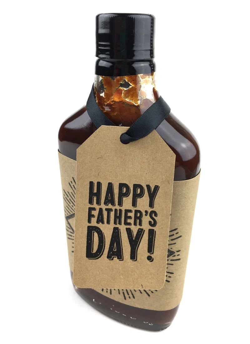 Easy Father's Day Gift Idea | If your dad loves meat, BBQ sauce and all things grilling, then he will LOVE this easy Father's Day gift idea, complete with free printables! Click through to download now. 