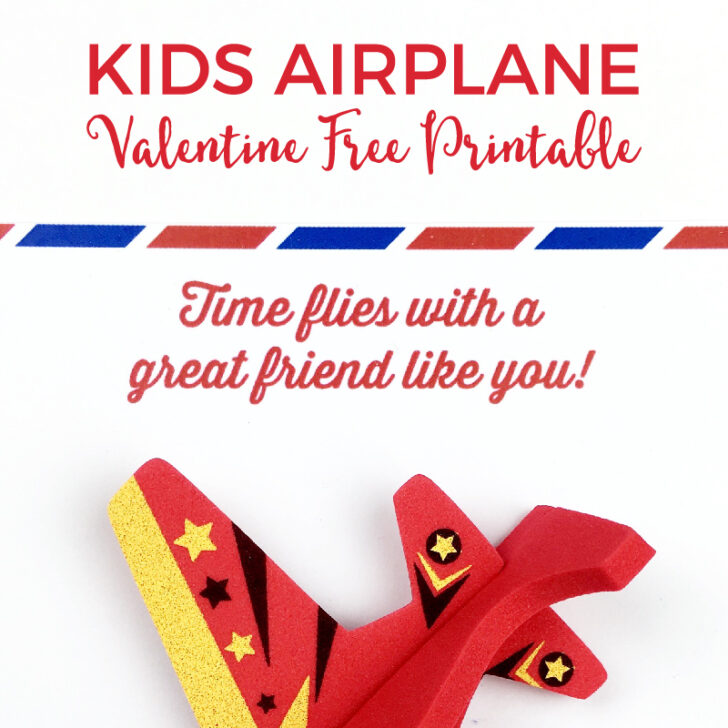 Candy Free DIY Valentine FREE Printable | Whip up these super cute airplane printables in 5 minutes flat and be the coolest mom on the block!