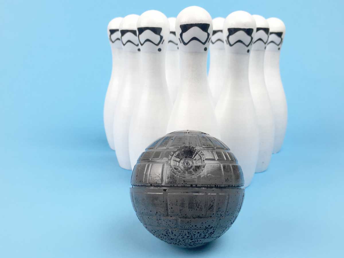 Star Wars DIY Bowling Set | Awaken the force within your child and give them a fun game to play with over and over again. Click through to download the free printable stormtrooper faces and make this fun toy today!