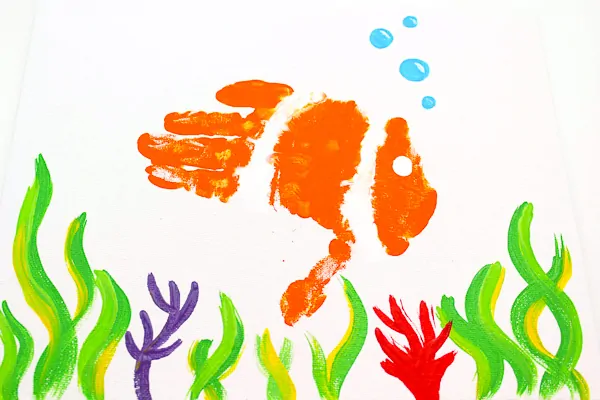 Ocean Theme Preschool Craft | This easy art activity for kids is great for the classroom or for homeschooling. Kids have so much fun with this handprint craft! #craftsforkids #elementary #art #kidsactivities
