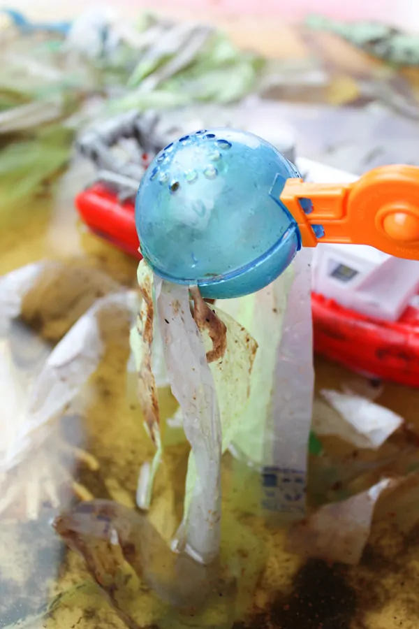 Under The Sea Pollution Sensory Bin | Help kids understand how pollution affects the ocean ecosystem with this fun activity for kids. #preschool #sensoryplay #sensoryactivities