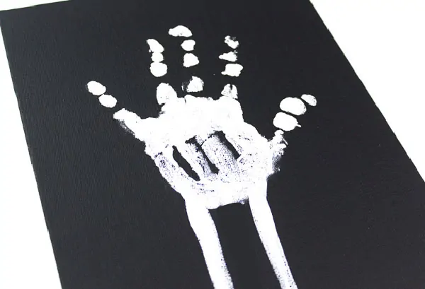 skeleton handprint craft for human body unit studies #homeschool #kids #educationalactivities