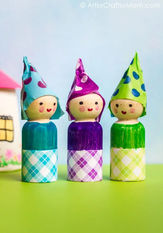 Imaginative Play Peg Dolls | After making these adorable peg dolls, your kids can use their imagination to have tons of creative playtime! #kidsactivities #kidsandparenting #kidscrafts