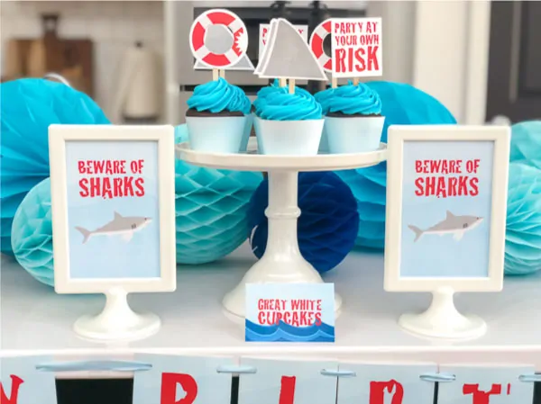 Shark Cupcakes | Use these shark party cupcake toppers to make easy shark themed cupcakes in an instant! #sharkparty #sharks #party #kidsparties #birthday