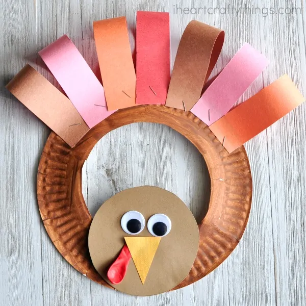 Turkey Crafts For Kids | These easy, DIY Thanksgiving ideas are perfect for toddles, preschool, kindergarten and beyond! #kids #kidsactivities #thanksgiving #kindergarten