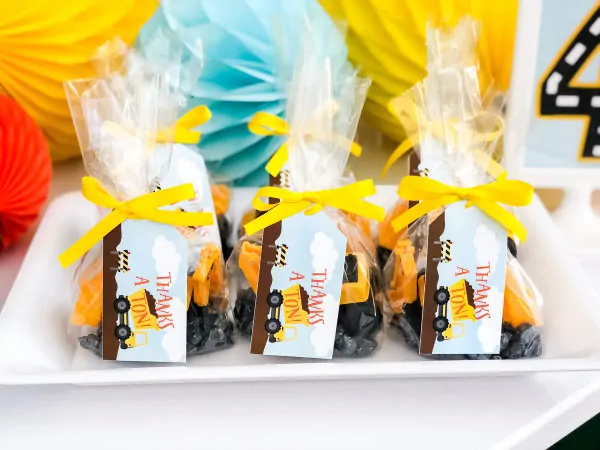 Construction Party Favor Ideas | Create these easy and cute DIY favors for kids with just a few supplies. #party #birthdayparty #kidsparties