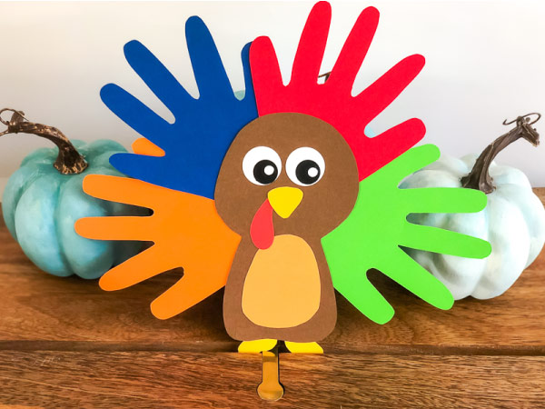 Turkey Crafts For Kids | Make this easy handprint turkey this Thanksgiving. #kidscrafts #craftsforkids #kindergarten #turkey #turkeycrafts #ideasforkids #earlychildhood