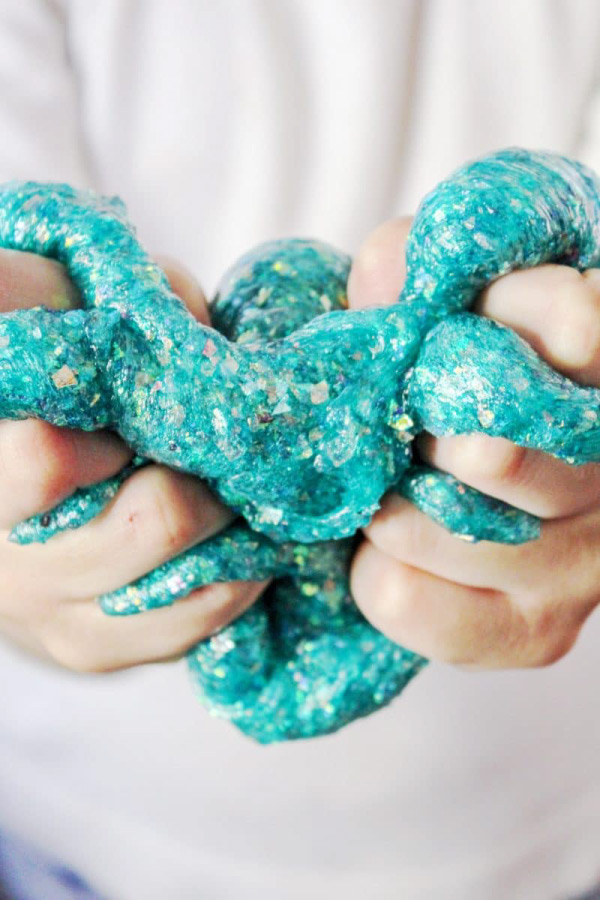 Mermaid Party Slime Favor Idea #slime #mermaidparty #girlsparty #kidspartyideas #partyfavor #kids 