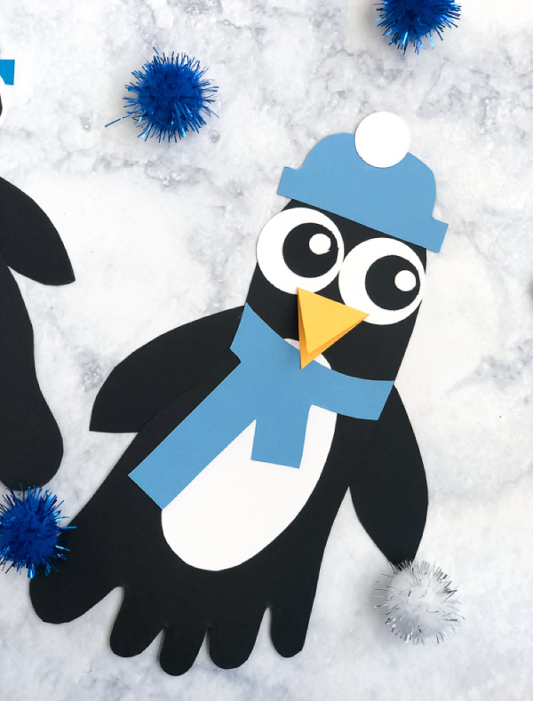 Penguin Craft For Kids | Make this easy art project that comes with a free printable template. #preschool #kindergarten #earlychildhood #teachingkindergarten #kidsandparenting