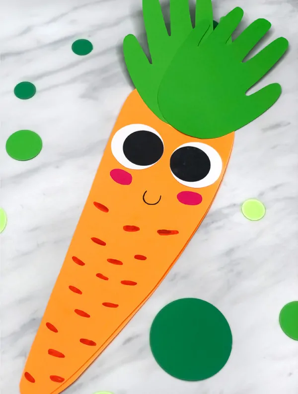 Easy Easter Craft For Kids To Make | Children will love making this cute handprint carrot card for Easter or just for fun! #kids #elementary #teachingkindergarten #teacher #teaching #ideasforkids #carrotcrafts #handprintcrafts #kidscrafts #craftsforkids 
