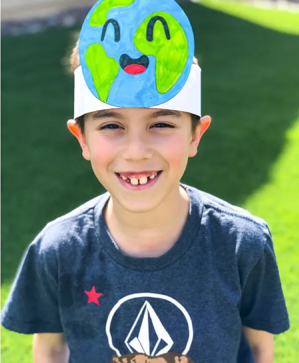 Earth Day Craft For Kids | Make this easy and fun Earth Day headband with this free printable template. It's great for using in the classroom or at home. #earthday #earthdaycrafts #toddlers #preschool #preschoolers #preschoolcrafts #kindergarten #teachingkindergarten #artprojects #firstgrade #elementary #ece #earlychildhood #printablesforkids