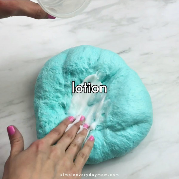 hands adding lotion to slime