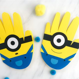 Father's Day Card Craft For Kids | Make this easy DIY minion card craft for Dad this Father's Day. It's a cute handprint idea Dad will treasure for years! #fathersday #fathersdaycrafts #fathersdaycards #handprintcrafts #handprintart #minion #minioncrafts #toddlers #preschoolers #kidsdiy #easykidscrafts #homemadecards