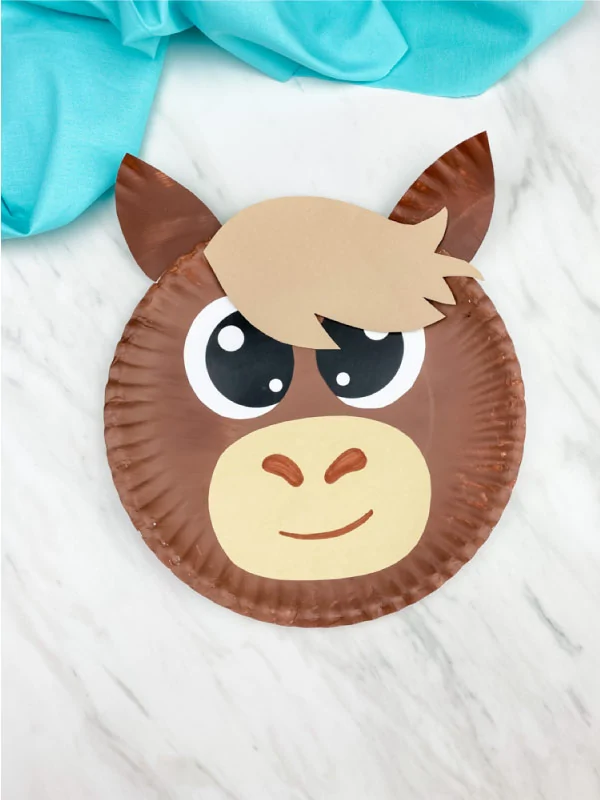 Light brown paper plate horse