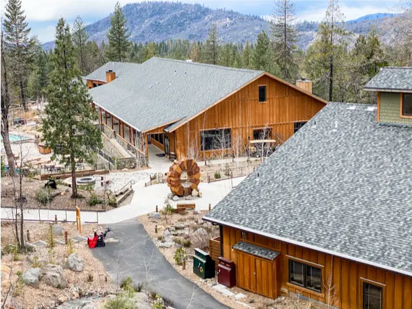 image of Rush Creek Lodge in Yosemite 
