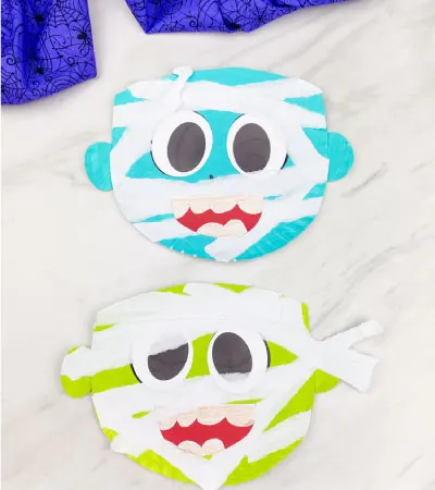 green and blue paper plate mummy craft