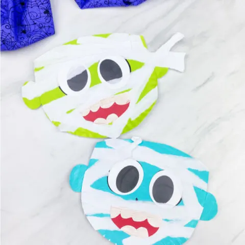 green and blue paper plate mummy craft