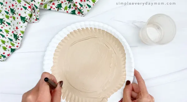 hand painting paper plate tan