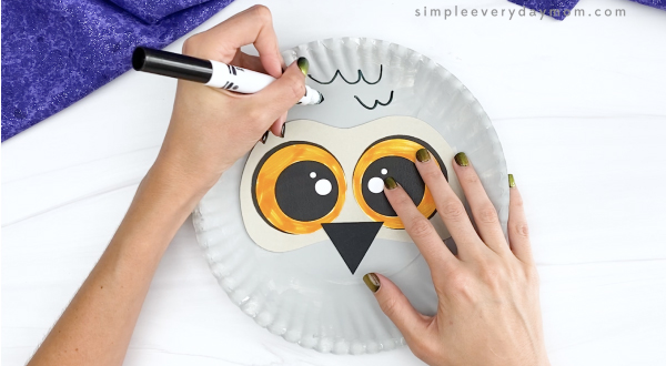 hand drawing feather lines to paper plate snowy owl craft