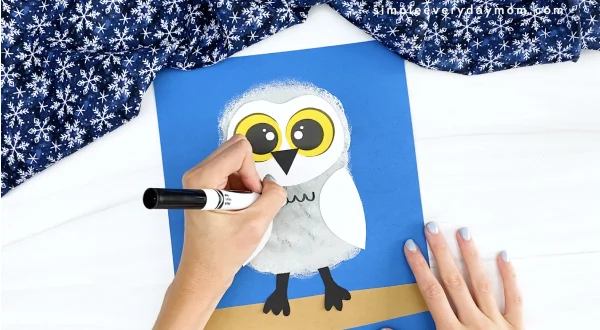 hand drawing belly feathers onto snowy owl craft