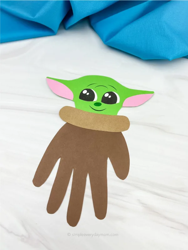 Baby Yoda handprint craft