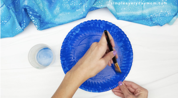 hand painting paper plate blue