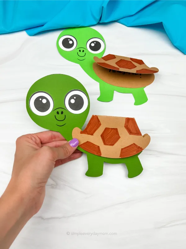 hand holding turtle card craft