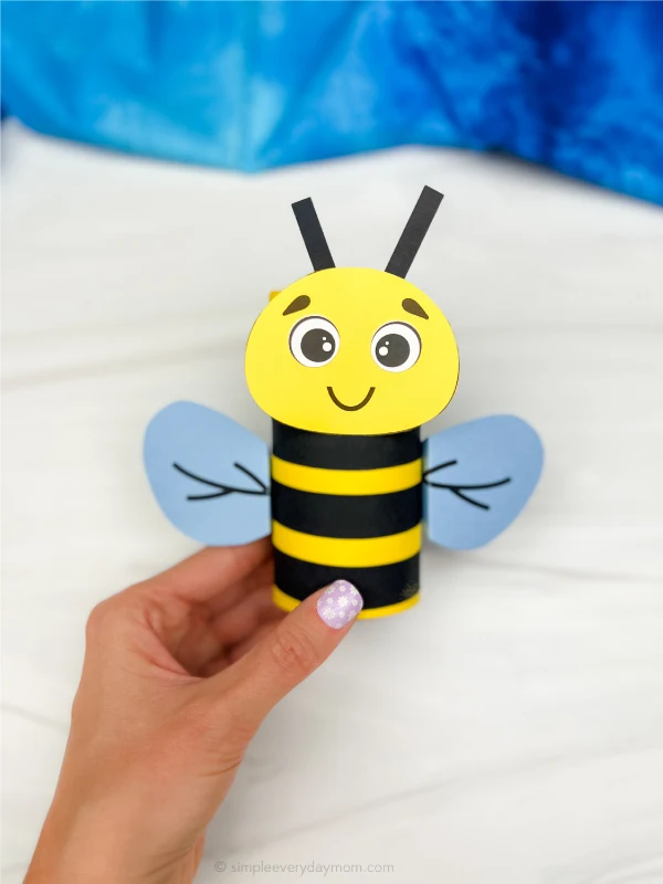 hand holding bee tp roll craft