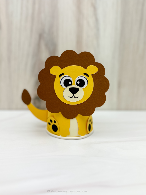 single example of lion paper cup craft