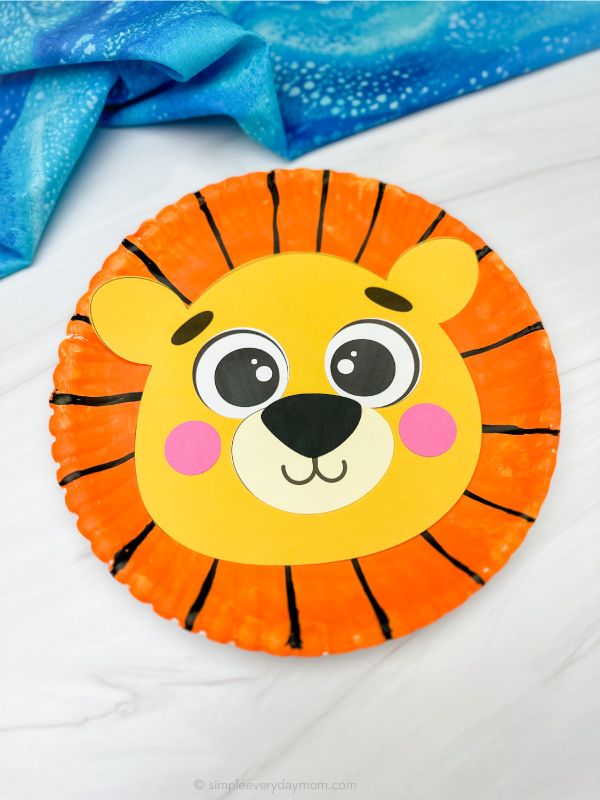 two examples of lion paper plate