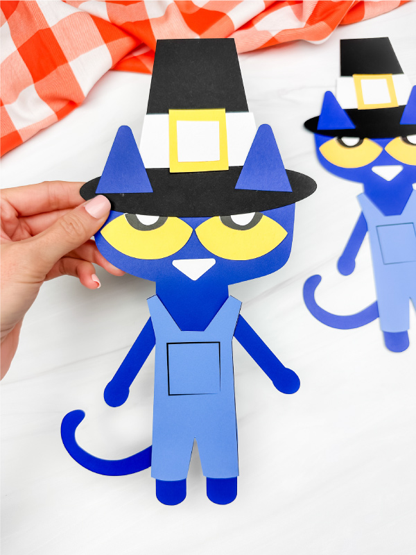 holding the pete the cat thanksgiving craft
