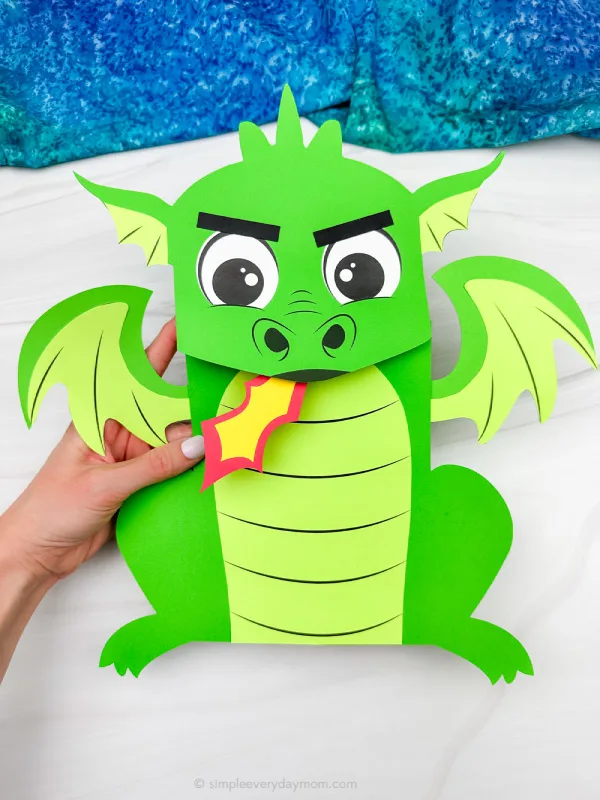 hand holding the dragon puppet craft green version