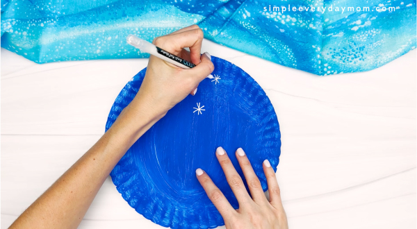 drawing an snowflakes effect on paper flate