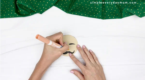 hand drawing a nose using the marker