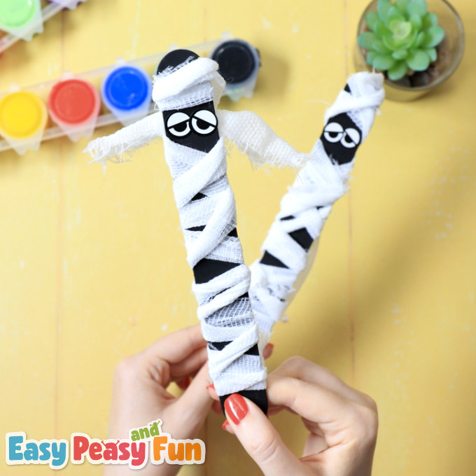 Craft Stick Mummy
